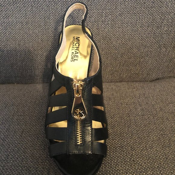 Michael Kors size 5 1/2 - Picture 2 of 3